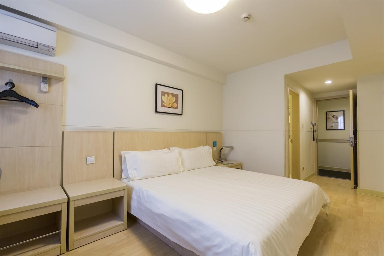Metropolo, Zhenjiang, Railway Station Wanda Plaza Hotel Zhenjiang  Exterior foto